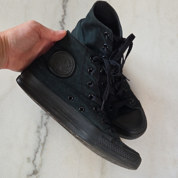 Converse Classic Black High-Top Sneakers Size 7 - Picture 1 of 11